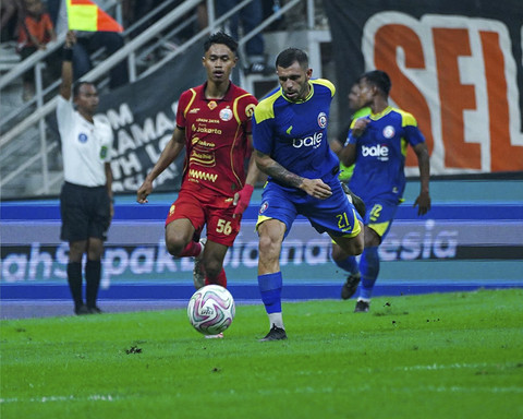 Persija Jakarta melawan Arema FC pada pertandingan persahabatan bertajuk Launching Team dan Jersey Persija 2025/2026 di Stadion Jakarta Internasional Stadium, Jakarta, Sabtu (26/7/2025). Foto: Instagram/ @aremafcofficial