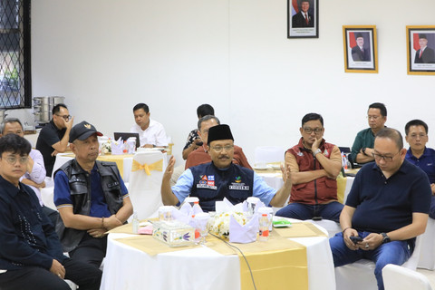 Gus Ipul rapat Bersama 100 Kepala Sekolah Rakyat, Kepala Sentra dan Balai Kementerian Sosial, Sabtu (26/7/2025). Foto: Dok. Kemensos