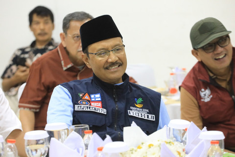 Gus Ipul rapat Bersama 100 Kepala Sekolah Rakyat, Kepala Sentra dan Balai Kementerian Sosial, Sabtu (26/7/2025). Foto: Dok. Kemensos