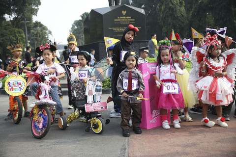 Sejumlah anak mengikuti Pawai Cilik dalam acara kumparanMOM Festival Hari Anak 2025 di Ex Taman Anggrek, GBK, Jakarta, Minggu (27/7/2025). Foto: Aditia Noviansyah/kumparan