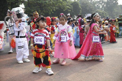 Sejumlah anak mengikuti Pawai Cilik dalam acara kumparanMOM Festival Hari Anak 2025 di Ex Taman Anggrek, GBK, Jakarta, Minggu (27/7/2025). Foto: Aditia Noviansyah/kumparan