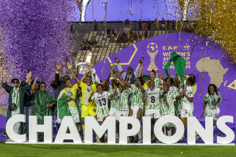 Timnas Wanita Nigeria juara WAFCON 2024 usai mengalahkan Maroko 3-2 di Rabat, Minggu (27/7). Foto: ABDEL MAJID BZIOUAT/AFP