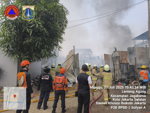 Kebakaran pemukiman warga di Lenteng Agung, Jakarta Selatan, Minggu (27/7/2025). Foto: BPBD Jakarta