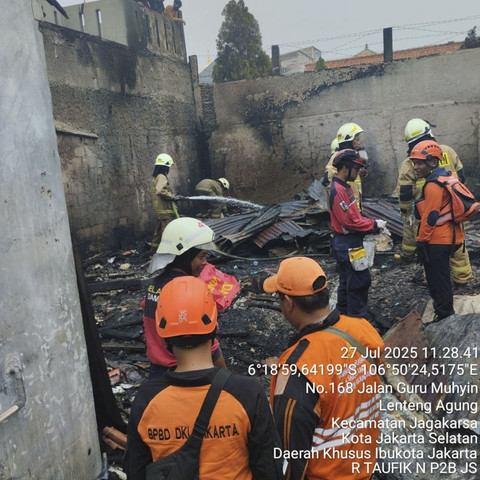 Kebakaran pemukiman warga di Lenteng Agung, Jakarta Selatan, Minggu (27/7/2025). Foto: BPBD Jakarta