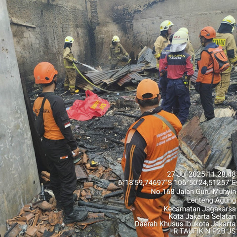 Kebakaran pemukiman warga di Lenteng Agung, Jakarta Selatan, Minggu (27/7/2025). Foto: BPBD Jakarta