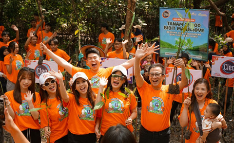 Cleo kembali menunjukkan komitmennya terhadap pelestarian lingkungan dengan menanam 15.000 pohon mangrove di Hutan Mangrove Wonorejo Surabaya.