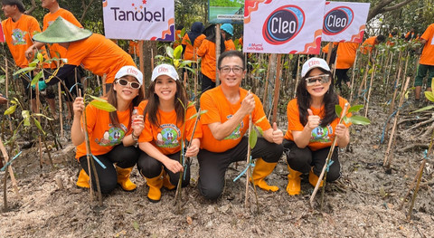 Peringati Hari Mangrove Sedunia Cleo Tanam 15 Ribu Mangrove