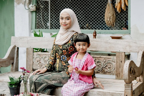 Ria Ricis dan anaknya. Foto: Instagram/@riaricis1795