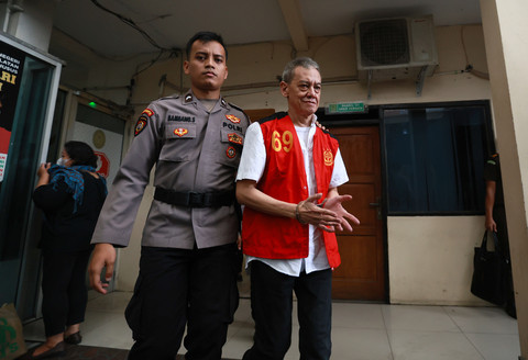 Terdakwa Fariz RM saat tiba untuk menjani sidang tuntutan di Pengadilan Negeri Jakarta Selatan, Jakarta, Senin, (28/7/2025). Foto: Agus Apriyanto