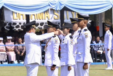 Mendagri Tito Karnavian melantik Pamong Praja Muda lulusan IPDN Angkatan XXXII Tahun 2025 di Lapangan Parade, Kampus IPDN Jatinangor,... </div>
<div class=
