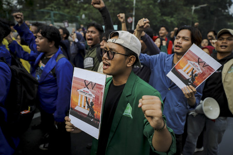 Massa aksi dari aliansi BEM Seluruh Indonesia (BEM SI) yang bertema  "Indonesia Cemas" menggelar unjuk rasa di Jalan Medan Merdeka Selatan, Jakarta Pusat, Senin (28/7/2025). Foto: Jamal Ramadhan/kumparan