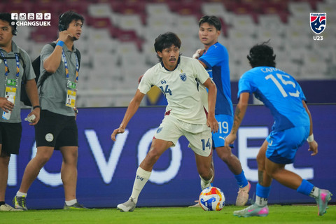 Phanthamit Praphanth (tengah) saat Thailand vs Filipina dalam laga perebutan tempat ketiga ASEAN U-23 Mandiri Cup 2025 di Stadion Utama GBK, Jakarta, pada Senin (28/7). Foto: Facebook Changsuek