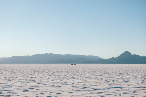 Foto Dataran Garam Bonneville. Apakah nama dari dataran garam yang berada di utara Amerika Serikat? Sumber: Unsplash/Lisha Riabinina