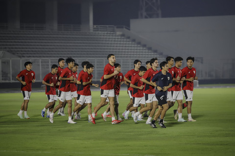 Sejumlah pemain Timnas Indonesia U-23 menjalani latihan di Stadion Madya, Kompleks GBK, Jakarta, Senin (28/7/2025). Foto: Jamal Ramadhan/kumparan