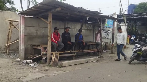 Pangkalan ojek di Stasiun Tigaraksa, Tangerang, Selasa (29/7/2025)... </div>
<div class=