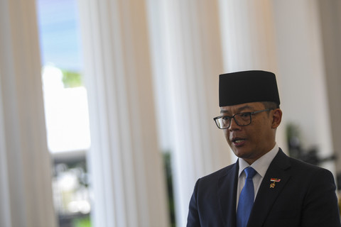 Menlu Sugiono memberikan keterangan kepada media terkait pertemuan Presiden Prabowo Subianto dengan Perdana Menteri Malaysia Anwar Ibrahim di Istana Merdeka, Jakarta, Selasa (29/7/2025). Foto: Muhammad Adimaja/ANTARA FOTO