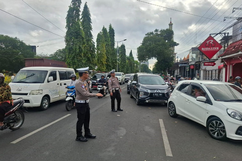 Antrean panjang di SPBU Jalan Ahmad Yani, Kabupaten Jember, Selasa (29/7/2025). Foto: Polres Jember