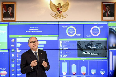Menteri Investasi dan Hilirisasi/Kepala Badan Koordinasi Penanaman Modal (BKPM) Rosan Perkasa Roeslani memaparkan realisasi investasi triwulan II 2025 di Kantor Kementerian Investasi dan Hilirisasi/BKPM, Jakarta, Selasa (29/7/2025). Foto: Fauzan/ANTARA FOTO