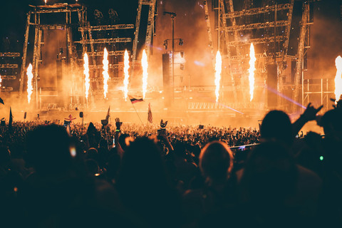 Ilustrasi Harga Tiket Pestapora 2025, Sumber Unsplash Andre Benz
