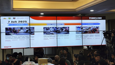 Rangkain rekaman CCTV Arya Daru sebelum ditemukan meninggal di kamar kosannya pada Selasa (29/7/2025). Foto: Rayyan Farhansyah/kumparan