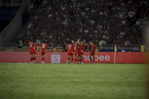 Sejumlah pemain Timnas Vietnam U-23 berselebrasi usai mencetak gol ke gawang Timnas Indonesia U-23 pada pertandingan final Piala AF... </div>
<div class=