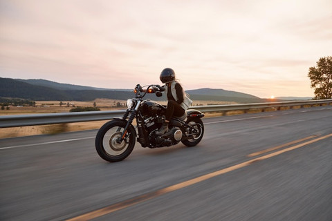 Ilustrasi balik nama motor online apakah bisa? Sumber: Unsplash/Harley-Davidson