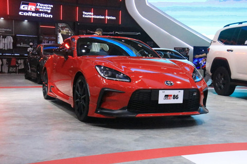 Lini produk Toyota Gazoo Racing di GIIAS 2025. Foto: Syahrul Ghiffari/kumparan