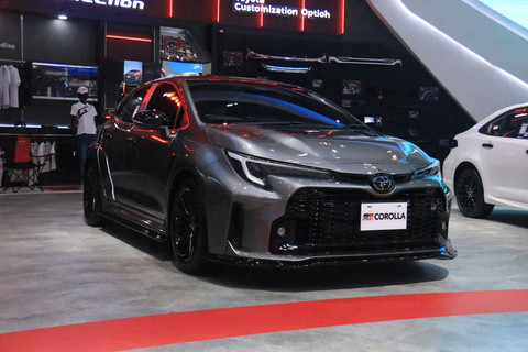 Lini produk Toyota Gazoo Racing di GIIAS 2025. Foto: Syahrul Ghiffari/kumparan