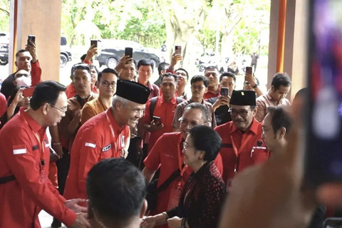 Ketua Umum PDI Perjuangan Megawati Soekarnoputri tiba di Sanur menghadiri bimbingan teknis fraksi PDIP di dewan, Denpasar, Bali, Rabu (30/7/2025). Foto: Ni Putu Putri Muliantari/Antara