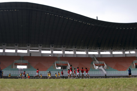 Sejumlah pemain Timnas Putri Indonesia melakukan sesi latihan di Stadion Pakansari, Kabupaten Bogor, Jawa Barat, Rabu (30/7/2025). Foto: Yulius Satria Wijaya/ANTARA FOTO