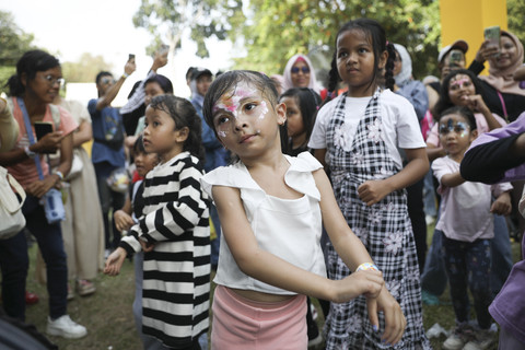 Kodomo menghadirkan aktivitas unik bertajuk “Joget Cuci Rambut" di hari pertama FHA 2025, Sabtu (26/7). Foto: kumparan