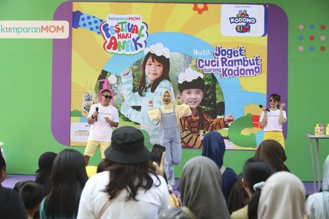 Kodomo menghadirkan aktivitas unik bertajuk “Joget Cuci Rambut" di hari pertama FHA 2025, Sabtu (26/7). Foto: kumparan