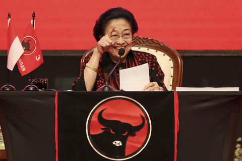 Ketua Umum DPP PDI Perjuangan (PDIP) Megawati Soekarnoputri menyampaikan pengarahan pada Bimbingan Teknis (Bimtek) bagi anggota DPR, DPRD Provinsi dan Kabupaten/Kota Fraksi PDI Perjuangan (PDIP) periode 2024-2029 di Denpasar, Bali, Rabu (30/7/2025). Foto: Monang Sinaga/Antara Foto