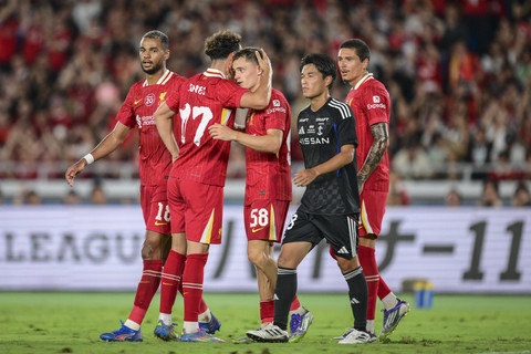 Pemain Liverpool Florian Wirtz berselebrasi bersama rekan setimnya usai menceta... </div>
<div class=