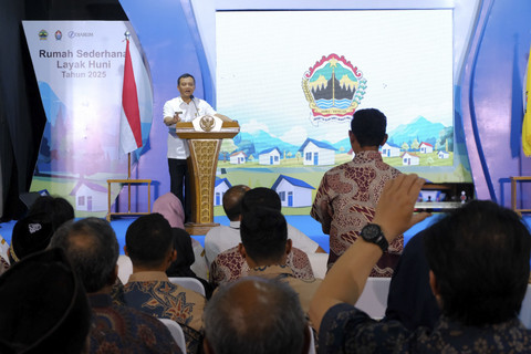 Gubernur Jawa Tengah Ahmad Luthfi menghadiri acara Seremoni Peresmian Rumah Sederhana Layak Huni (RSLH) PT Djarum di Gedung Sasana Gita, Temanggung pada Rabu (30/7/2025). Foto: Dok. Istimewa