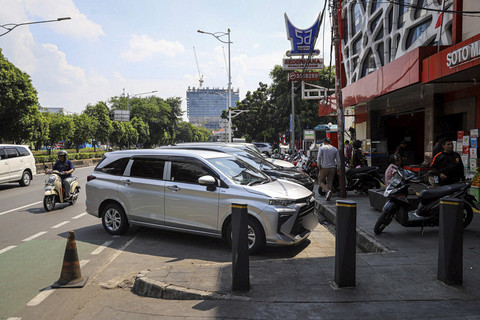 Suasana area parkir di kawasan Juanda, Jakarta, Kamis (32/7/2025). Foto: Iqbal Firdaus/kumparan