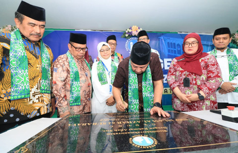Peresmian gedung SMP Islam Al Azhar 62 Surabaya Barat.
