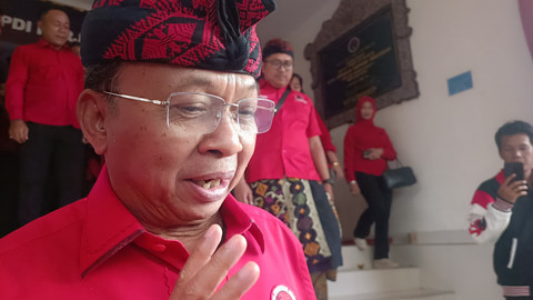Ketua DPD PDIP Bali Wayan Koster di Sekretariat DPD PDIP Bali, Jalan Banteng Baru, Kota Denpasar, Kamis (31/7/2025). Foto: Denita BR Matondang/kumparan