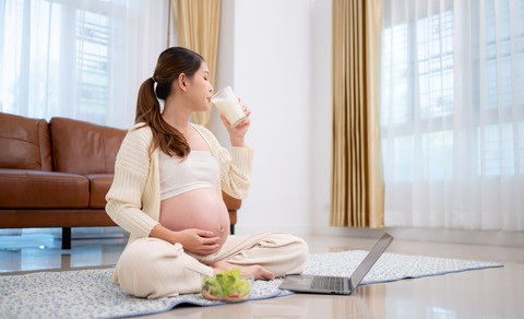 Ilustrasi pola hidup sehat yang dijalani ibu hamil. Foto: Shutterstock