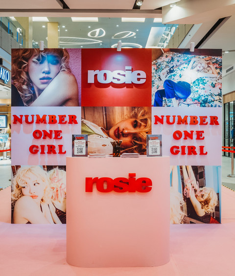 Pop-up Rose Blackpink, Rosie, di Gandaria City Mall Jakarta Selatan. Foto: Allstar IP