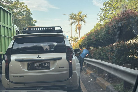 Kemacetan Tol JORR arah Bekasi, Kamis (31/7/2025). Foto: Nicha Muslimawati/kumparan