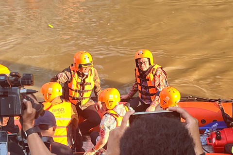 Gubernur DKI Jakarta Pramono Anung usai menyusuri Sungai Ciliwung dari Pintu Air Manggarai hingga JXB BNI City, Tanah Abang, Jakarta Pusat, Kamis (31/7/2025). Foto: Nasywa Athifah/kumparan