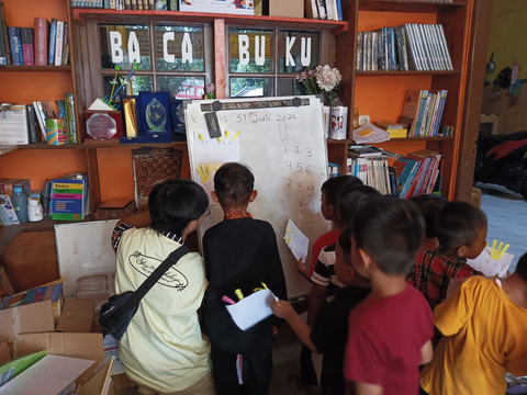 Anak-anak kelas prasekolah belajar baca tulis hitung. Doc: pribadi