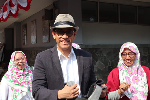 Pakar hukum tata negara Refly Harun membesuk Tom Lembong di Rutan Klas I Cipinang, Jakarta Timur, Jumat (1/8). Foto: Febria Adha Larasati/kumparan
