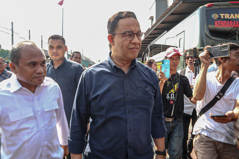Anies Baswedan membesuk Tom Lembong di Rutan Klas I Cipinang, Jakarta Timur, Jumat (1/8). Foto: Febria Adha Larasati/kumparan