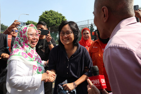 Istri Tom Lembong, Franciska Wiharjda, tiba di Rutan Klas I Cipinang, Jakarta Timur, Jumat (1/8). Foto: Jonathan Devin/kumparan