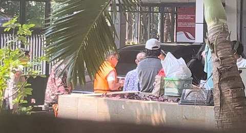 Sekjen PDIP Hasto Kristiyanto tiba kembali di Rutan KPK Gedung Merah Putih, Jakarta Selatan, setelah pergi berobat, Jumat (1/8). Foto: Nasywa Athifah/kumparan