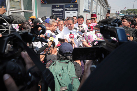 Penasihat Hukum Tom Lembong, Ari Yusuf Amir jelang bebasnya Tom Lembong usai mendapatkan abolisi dari Presiden Prabowo di Rutan Cipinang, Jakarta, Jumat (1/8/2025). Foto: Iqbal Firdaus/kumparan