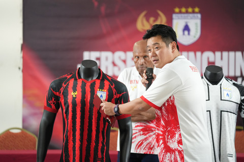 Persipura Jayapura meluncurkan jersey terbaru untuk menghadapi kompetisi musim 2025/26. Foto: Dok. Persipura
