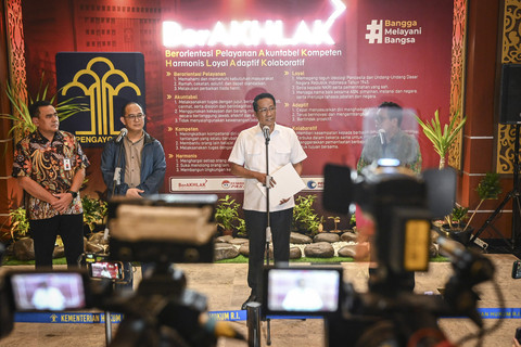 Menteri Hukum Supratman Andi Agtas menyampaikan keterangan terkait Keppres pemberian amnesti kepada Hasto Kristiyanto dan abolisi kepada Thomas Trikasih Lembong di gedung Kementerian Hukum, Jakarta, Jumat (1/8/2025). Foto: Sulthony Hasanuddin/ANTARA